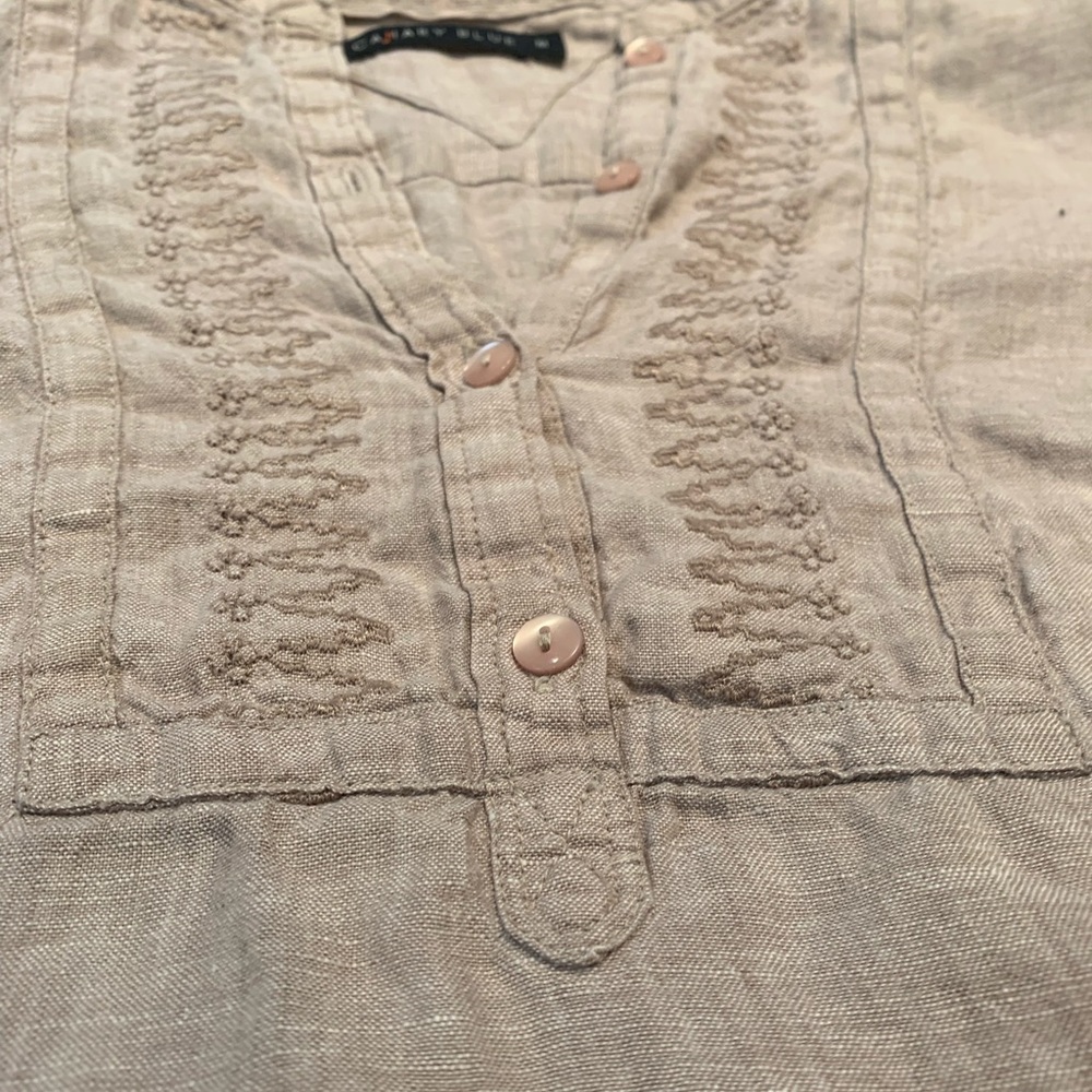 Embroidered blouse! - Picture 2 of 3